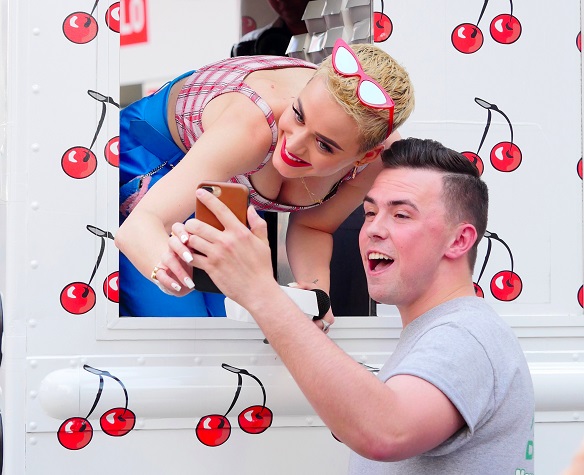 katy-perry-placinta-cu-cirese.jpg