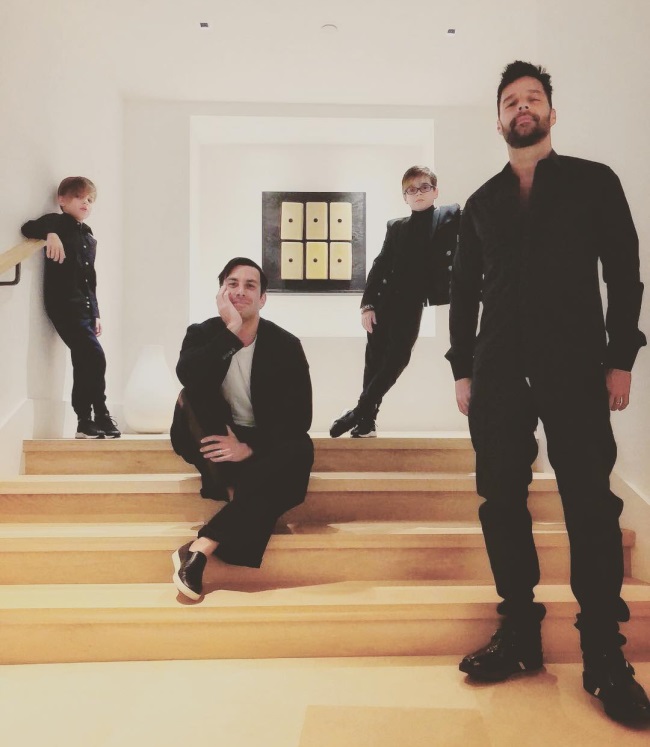 Ricky Martin alături de soțul său și cei doi copii