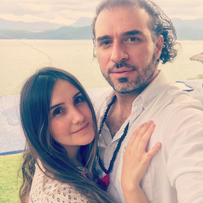 Dulce Maria si iubitul sau, Paco Alvarez