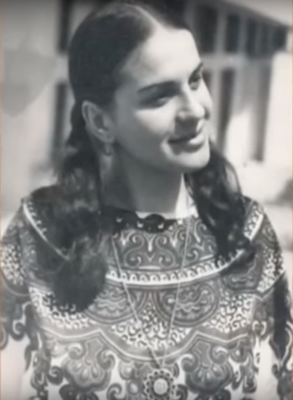 Ionela Prodan in tinerete