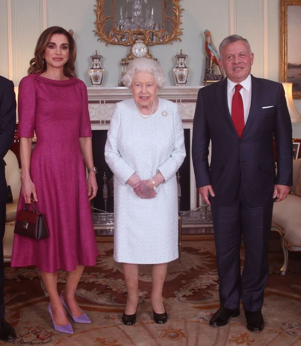 Regina Elisabeta a II-a alături de Regina Rania și Regele Abdullah