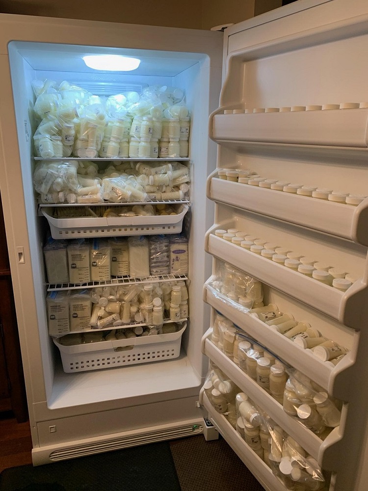 lapte matern stocat in frigider