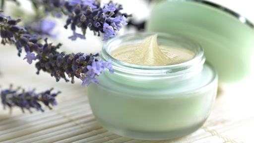 (P) Produse cosmetice care nu trebuie să lipsească din rutina de îngrijire a tenului şi corpului