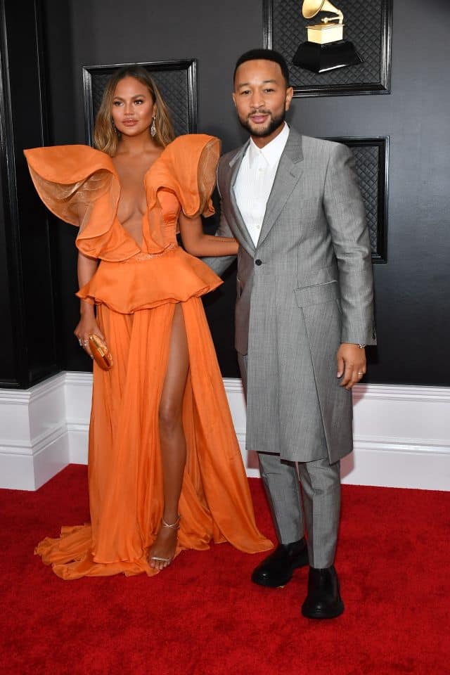 Chrissy Teigen, soția lui John Legend, și-a făcut transplant de sprâncene