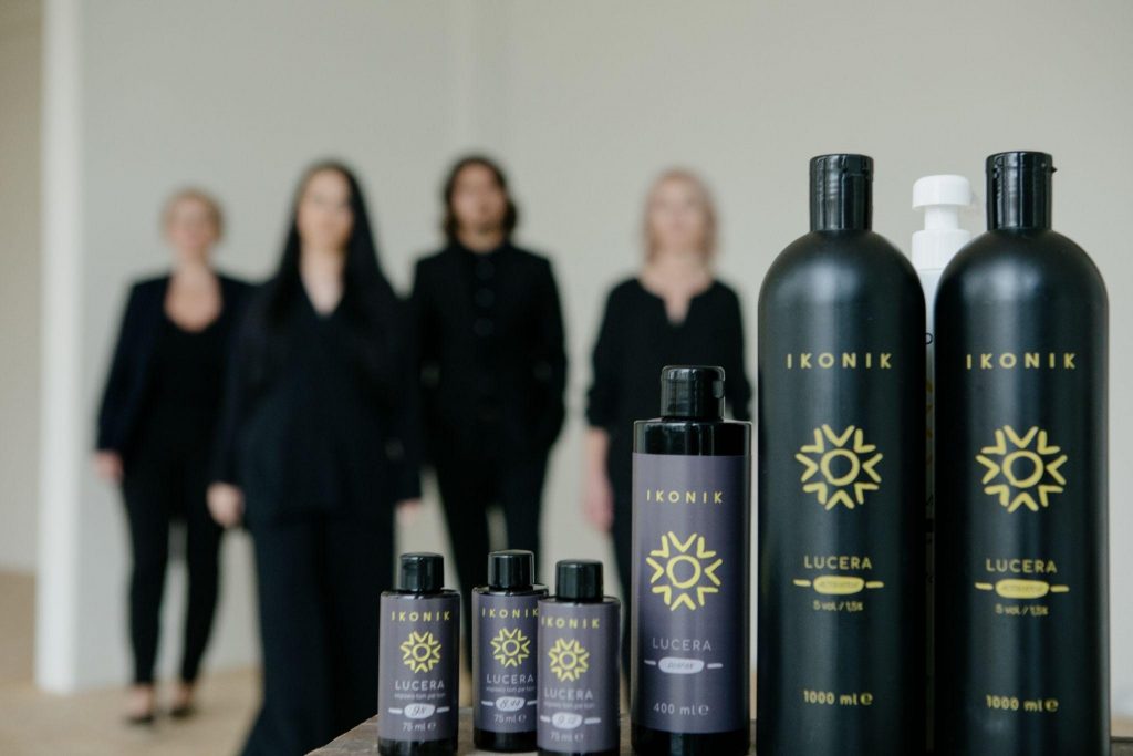 IKONIK - primul brand de produse profesionale pentru păr, creat special pentru stiliştii români