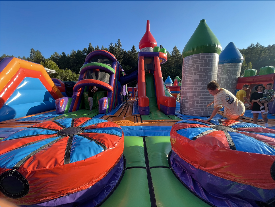 Big Little Festival anunță noi activități de familie: cel mai mare castel gonflabil din Europa, un orășel magic cu 15 căsuțe tematice, ateliere, ATV-uri, labirinturi palpitante