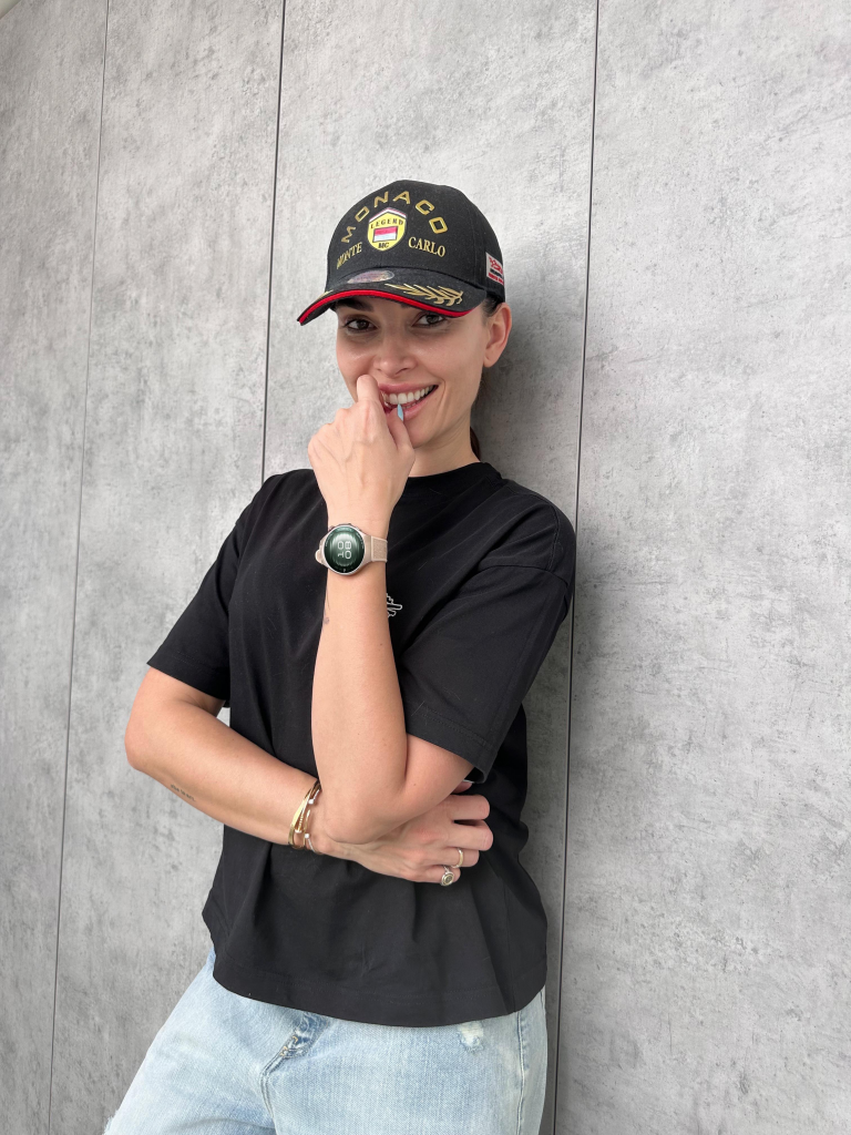 Alina Pușcaș se bucură de inovațiile aduse de noul HUAWEI WATCH 5. „Ideea de a avea acces rapid la informații despre sănătate, direct de pe încheietură, mi se pare revoluționară”