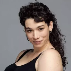 Cabiria Morgenstern a renunțat la parul lung și s-a tuns periuță. Cum arată după schimbarea radicală de look