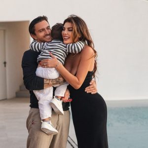 Angela Martini a explicat de ce ea și Dragoș Săvulescu au ales o mamă surogat ca să devină părinți: „Oamenii au fost oarecum șocați, dar noi ne trăim viața pentru noi”