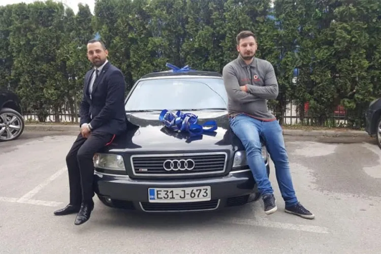 Un patron de restaurant i-a făcut cadou o mașină unuia dintre angajații săi. Cum a reacționat acesta