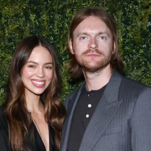 Finneas s-a însurat cu iubita lui, după șapte ani de relație. Fratele lui Billie Eilish și Claudia Sulewski s-au căsătorit în Montecito