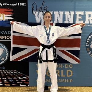 Isabelle Sava, o româncă medaliată la taekwondo și studentă la Drept în Londra, a murit la 19 ani. Tânăra s-a stins în somn, în urma unui infarct