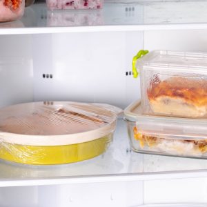 Ce se întâmplă dacă bagi mâncare fierbinte în frigider. Greșeala pe care o fac mulți