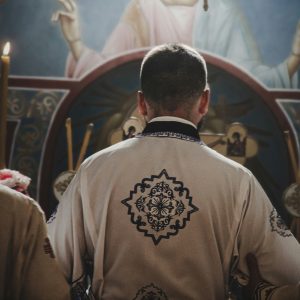 Caz șocant în Vaslui. Un preot a fost exclus din Biserică, după ce a lăsat însărcinată o enoriașă căsătorită