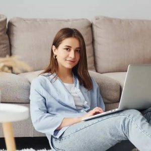 (P) Banii pe care îi câștigi în tăcere: ce înseamnă, cu adevărat, să te gândești la videochat în 2026