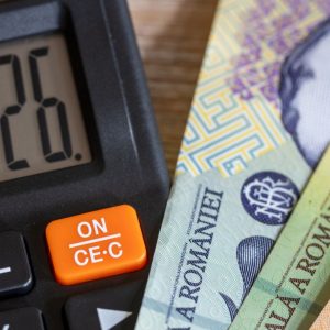 Ajutoare de la Guvern pentru mai multe familii. Cine sunt românii care pot beneficia de banii oferiți de stat