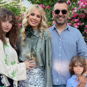 Câți bani a cheltuit Andreea Bănică pentru începutul de an școlar. Cei doi copii învață la o școală privată