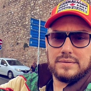 Cum arată mormântul lui Andrei Versace. Locul de veci al „regelui fițelor” a fost lăsat de izbeliște