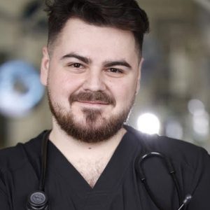 Un student la Medicină a murit subit la 25 de ani. Își luase licența de doar o zi