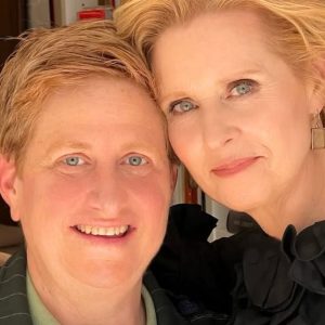 Cynthia Nixon și Christine Marinoni, 22 de ani de iubire. Miranda din „Totul despre sex” trăiește o poveste de dragoste cu o cunoscută activistă