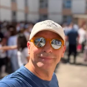 Dan Negru, mesaj în prima zi de școală a copiilor lui: „Au trecut 40 de ani și careul e tot așa!”