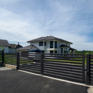 10 avantaje ale utilizării șipcii metalice pentru garduri
