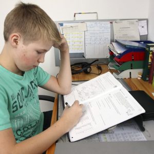 Ministrul Educației, decizie radicală după testele PISA. Ce se întâmplă cu elevii care au medii sub 7