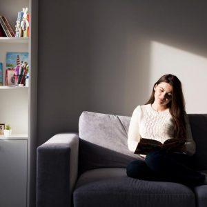 Cât costă, de fapt, să te muți singur: cheltuieli mici care pot schimba complet bugetul primei luni