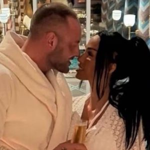 Katie Price l-a părăsit pe soțul ei, escrocul Lee Andrews, după ce a aflat că are doar 13 lei în cont