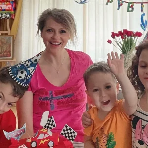 Copiii Mirelei Vaida merg la o școală dintr-un sat. Ce fel de mamă este prezentatoarea: „Sunt foarte mândră” 