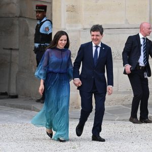 Nicușor Dan și Mirabela Grădinaru, alături de fetița lor, la începutul noului an școlar. Aheea a intrat în clasa a patra