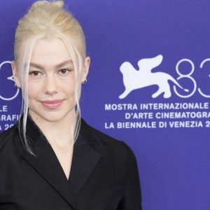 Phoebe Bridgers, apariție neconvențională pe covorul roșu la Festivalul de film de la Veneția