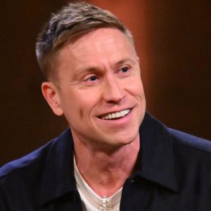 Fiul lui Russell Howard a murit la scurt timp după naștere: „Viața noastră s-a schimbat pentru totdeauna”
